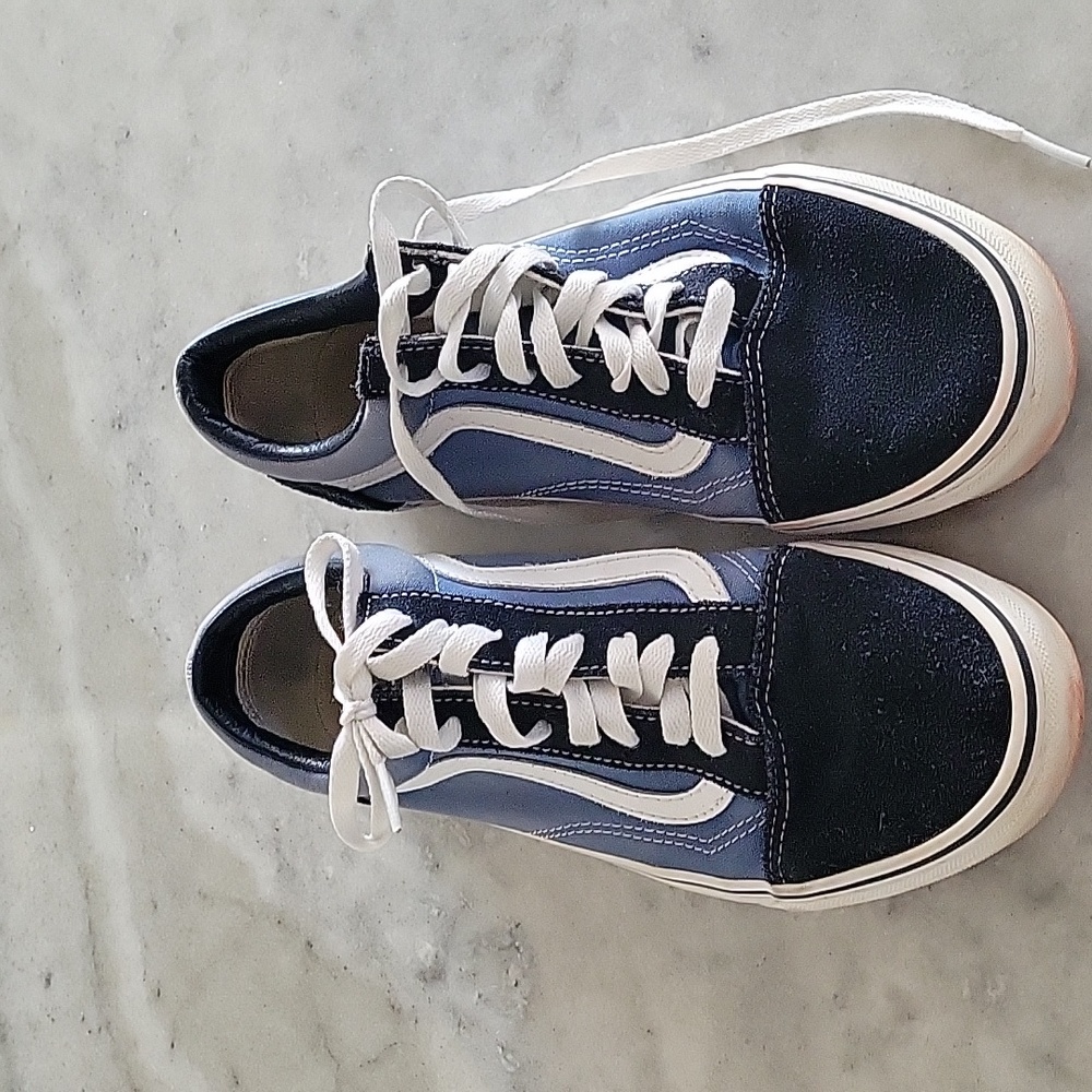Van's tennis shoes